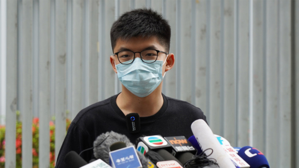 黄之锋指，全民检测失败收场属意料之中，但政府不会死心，将继续利用疫情实施社会监控，而“健康码”则成为香港人的下一个战场。资料图片。（图片来源：Adrian/看中国）