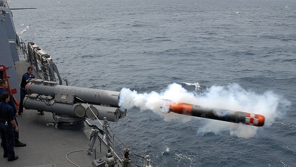 三聯裝魚雷發射管。
