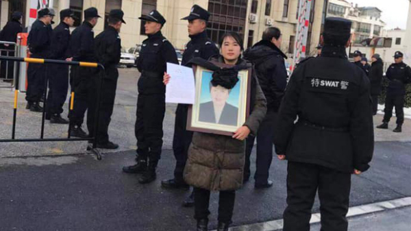2018年12月28日，李淑莲的女儿李宁被禁止进入山东蓬莱市法院听取判决。