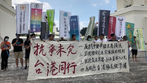 针对中国全国人大常委会今天上午全票通过了“港区国安法”，绿营人士齐声怒批。图为香港反送中冲突周年，多个民团吁政府落实救援机制。