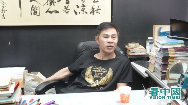 香港漫画《古惑仔》亦经历伞运、反送中，至4月30日出版最后一期后，正式告别28年跌宕起伏的江湖生涯。图为作者牛佬。