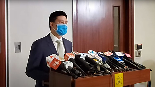 谭文豪见记者回应聂德权之香港公务员属于国家公务员的言论。