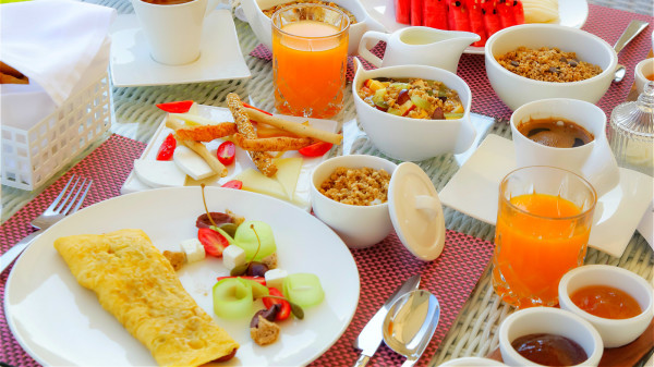 早餐成分，應確保攝取食物多樣性，營養豐富。