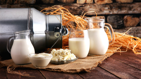 低脂乳制品“加了糖”造成的啊，并不是“低脂”本身的问题。