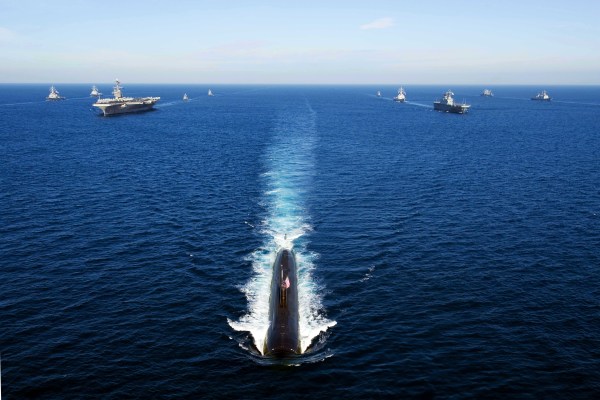 2010年7月26日，美国和韩国海军在朝鲜半岛以东海域进行联合军演。