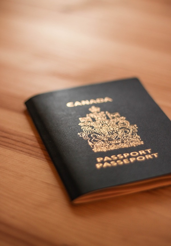 加拿大护照示意图