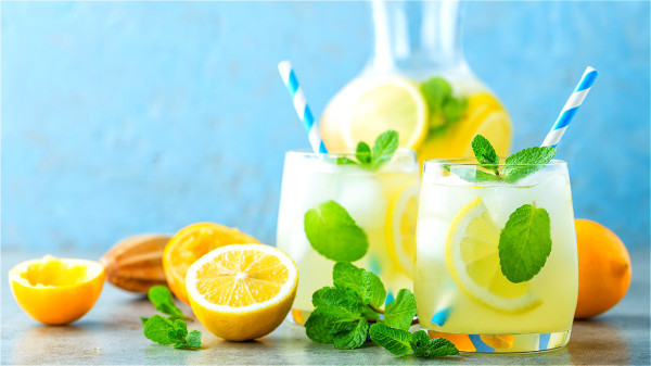 喝柠檬水要注意一些禁忌，以免伤身。