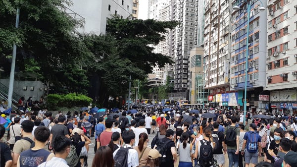 2020年7月1日，大批香港示威市民聚集在天后。
