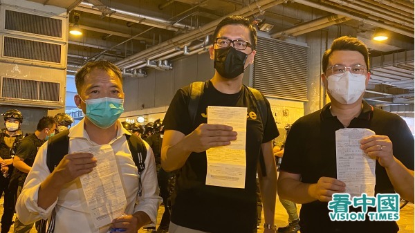  今日是香港「元朗721恐襲事件」發生一周年，港警至今拘捕了37人，僅有7人被檢控。當日遇襲受傷之民主黨立法會議員林卓廷，將會聯同多名傷者到事件現場舉行記者會，以控訴港警包庇凶徒。