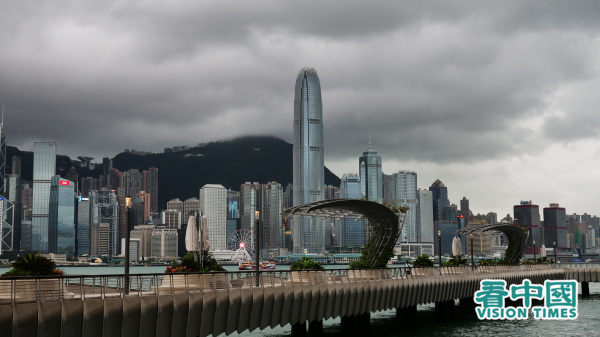 北京暂停实施反制裁法，钱志健认为虽然这会减缓香港的死亡，但国安法已将香港彻底摧毁。图为香港维多利亚港景色。（图片来源：庞大卫/看中国）