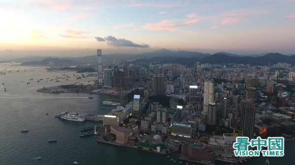 港区国安法生效后，香港美国商会最新调查显示，约有53%香港美国商会企业成员称考虑离开香港。（图片来源：庞大卫/看中国）