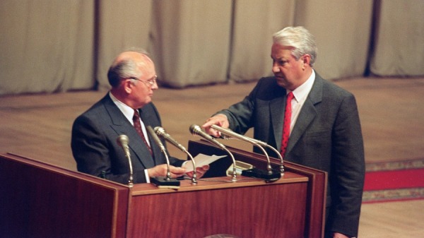 时任俄罗斯联邦总统叶利钦与时任苏联总统戈尔巴乔夫。