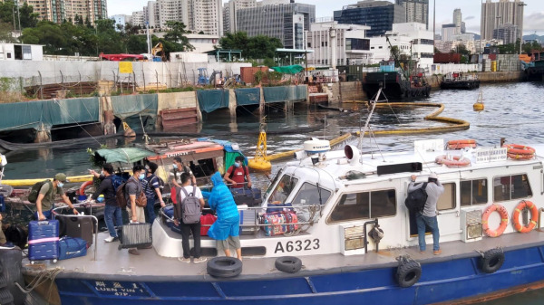 外地船員來港換班被政府豁免檢疫，造成香港第三波疫情大爆發。（圖片來源：譚凱邦提供）