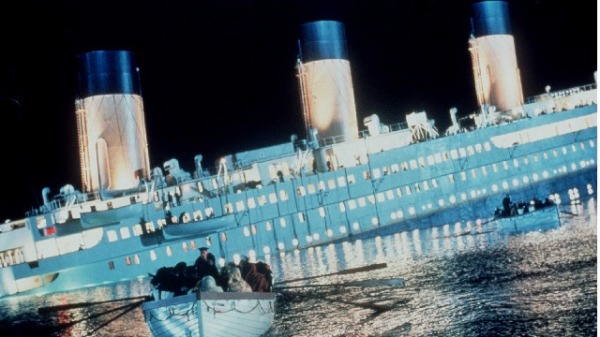 泰坦尼克号（Titanic）是 20 世纪初英国制造的一艘在当时世界最大的豪华客轮。