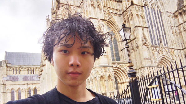 ，18岁的公开大学学生刘康今日表示已在六月末前往英国寻求政治庇护，并得到英国政府支援。