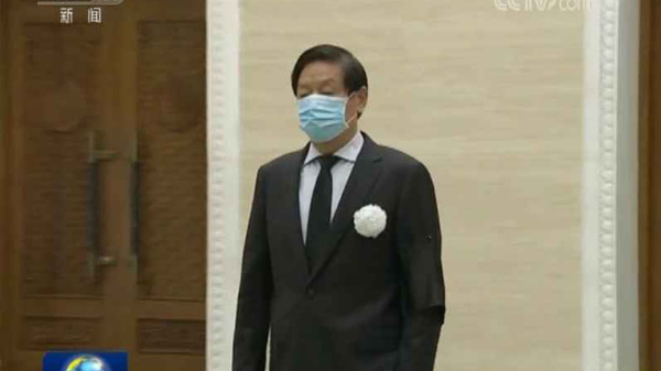 曹志遗体告别式7月4日在北京举行，栗战书戴口罩露面