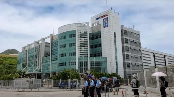 港警派出逾200名警员，进入位于将军澳工业邨壹传媒大楼（《苹果日报》大楼）搜查。