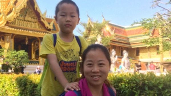 刘四仿的妻子卢丽娜及8岁儿子目前面临流离失所，怀疑遭受株连。照片为刘四仿独家提供给自由亚洲电台，拍摄日期不详。