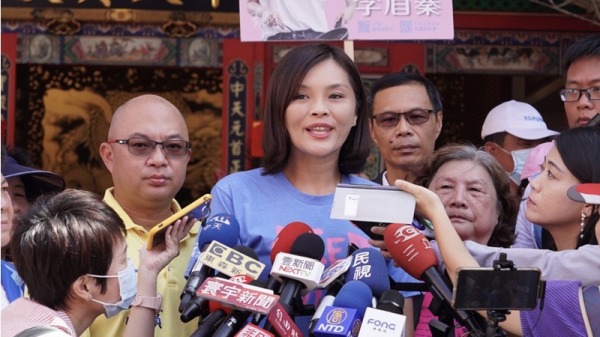 台灣國民黨高雄市長補選候選人李眉蓁今天表示，不擔心前高雄市長韓國瑜助選變雙面刃而影響選票，而是希望選舉最後幾天，能夠聚集全部能幫忙的人，展現藍軍大團結。