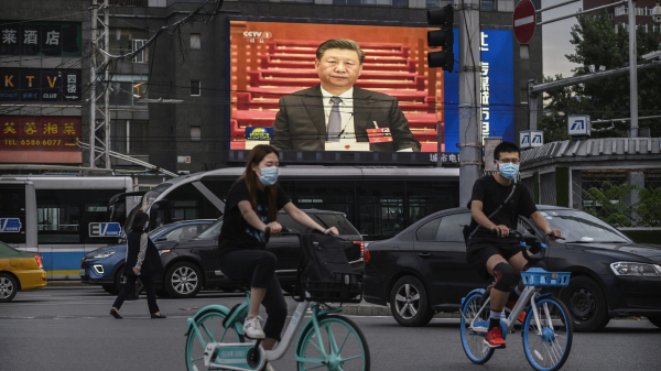 2020年5月25日两会期间，北京街头大屏幕里的习近平。