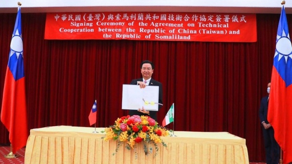吴钊燮部长完成签约，正式启动台索两国合作。