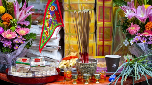 每年的黃曆七月，大批民眾會準備「中元普渡」這一習俗儀式。
