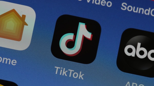 川普下铡，传字节跳动同意完全退出抖音海外版TikTok在美业务。（图片来源：Justin Sullivan/Getty Images）