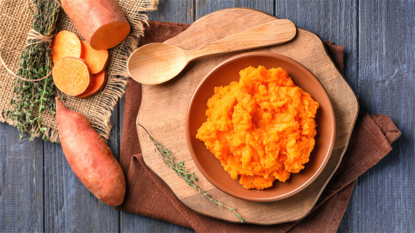 食用紅薯有很好的補充作用，能預防相關營養素缺乏症。