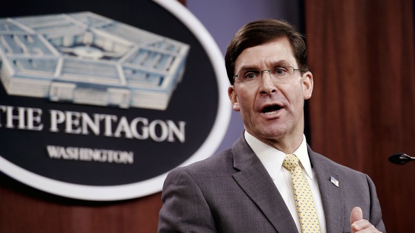 美国国防部长埃斯珀表示，美国已做好准备以三大部署回应中共在国际上，尤其是南海和印度洋-太平洋区域的军事威胁。（图片来源：OLIVIER DOULIERY/AFP via Getty Images）