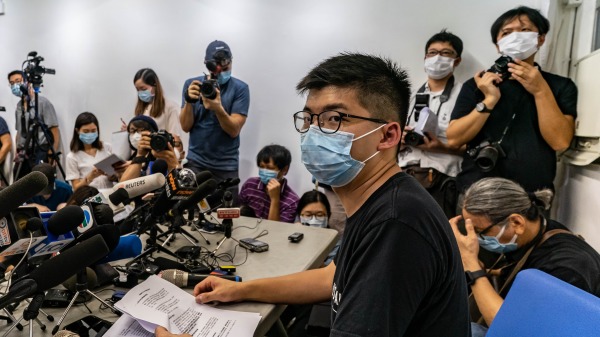 香港政府將於明日啟動全民免費檢測武漢肺炎，不少公衛專家對此抱持質疑態度，黃之鋒也呼籲當局「懸崖勒馬」，並喊話港人抵制全民檢測。資料照。