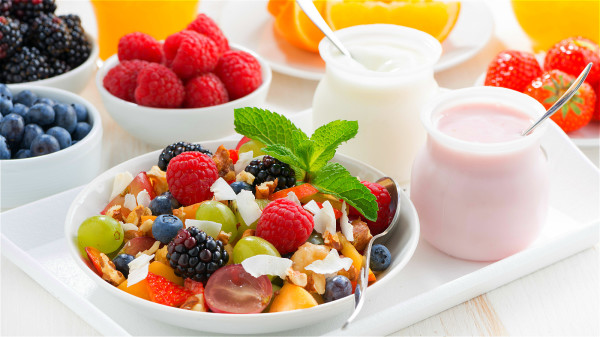 酸奶中的益生菌，能协助肠道抵抗有害菌。