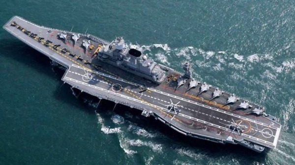 印度在南海和馬六甲海峽部署軍艦。圖片為超日王號航空母艦（INS Vikramaditya），其並非印軍派遣入馬六甲海峽軍艦