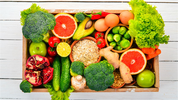 预防糖尿病要多吃应季的新鲜水果和蔬菜。