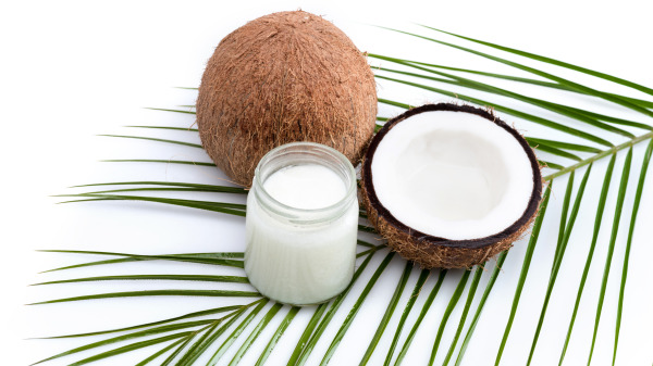 椰子油是烹饪的最佳选择，因为它可以抵抗热量导致的食物损害。