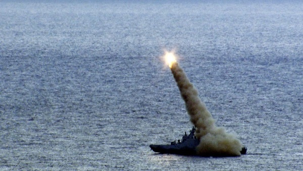 三軍聯合火力打擊實彈射擊操演15日登場，海軍沱江軍 艦射擊雄風三型反艦飛彈。