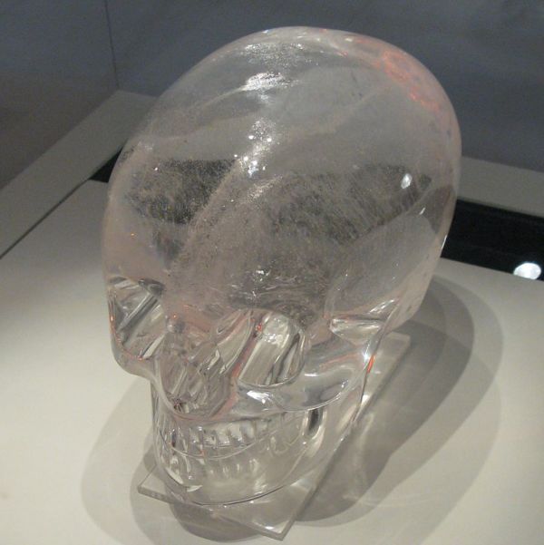 大英博物館中的「水晶頭骨」。