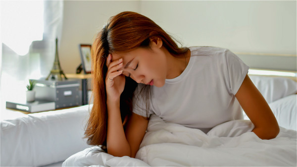 半夜總是不明原因醒來，再想入睡卻異常困難，要警惕是6種疾病。