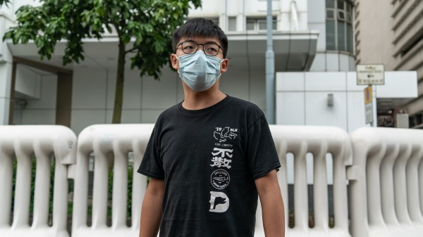 香港眾志前秘書長黃之鋒指當局正在提升對自己的監控，全方位記錄行蹤，甚至監視個人生活，以至於一舉一動。（圖片來源：Getty Images）