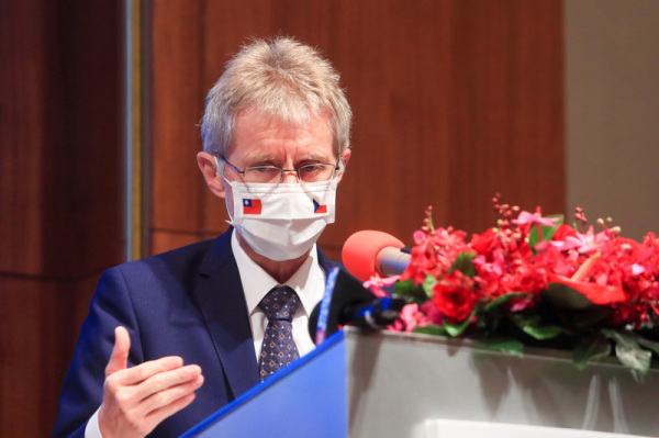 捷克参议院议长维特齐在访台最后一天，4日下午出席在台北举办的“重组供应链：促进理念相近伙伴间之韧性论坛”并致词。