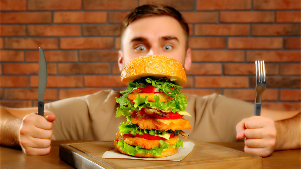 晚上食慾大開可能是身體出現疾病的信號。