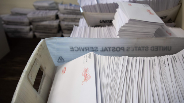 9月4日，北卡羅來納州全美率先郵寄選票，2020年美國總統大選投票正式開始。川普（特朗普）陣營組建律師團隊以應對在武漢肺炎（Covid-19）大流行下進行的選舉而可能出現的法律爭端。