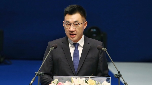 中国国民党6日举办第20届第4次全国代表大会，主席江启臣于会上谈两岸论述，重新拥抱“九二共识”。