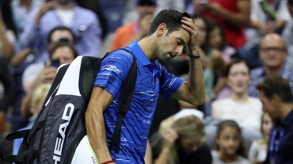 男子職業網球世界排名第一的喬科維奇（Novak Djokovic）在美國網球公開賽因將球誤擊女線審的喉部，被主審判定取消資格，意外止步美網男單16強。