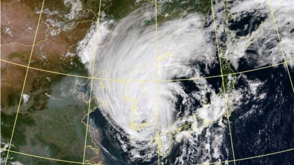 东北地区在半个月内三次遭遇台风侵袭，“巴威”、“莎美克”、“海神”相继登陆，风力达到八九级。