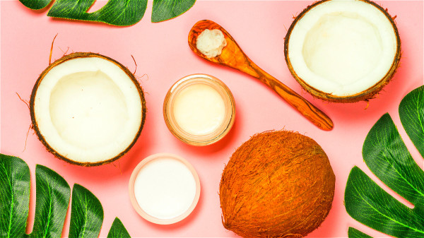 最近的研究表明，椰子油可能通过改善肠道微生物组来帮助控制克罗恩病。
