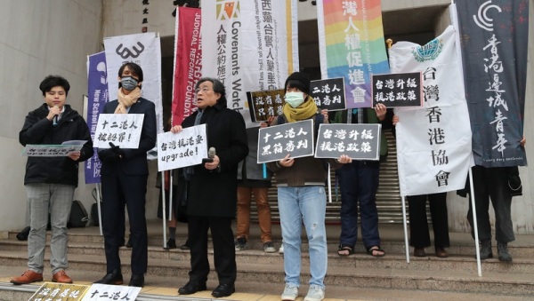 12月31日上午，台湾多个民团赴立法院外呼吁政府加强援助港人力度，实施难民法以让政治庇护机制透明化。