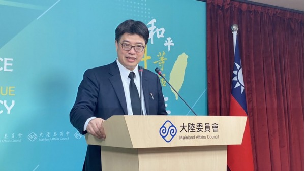 邱垂正表示，陆委会提醒在中国大陆的台湾民众，要注意中国制疫苗风险资讯，“也请陆方不要将台湾人民视为疫苗试验的试验品”。