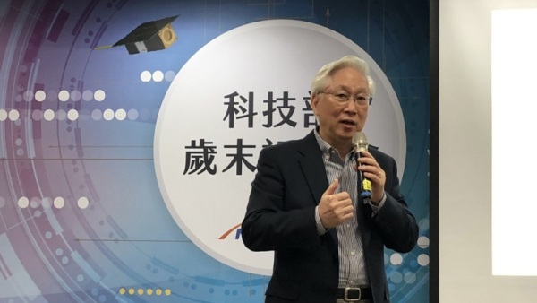 科技部长吴政忠13日说：预计在1月21日发射2颗台湾研制的立方卫星。