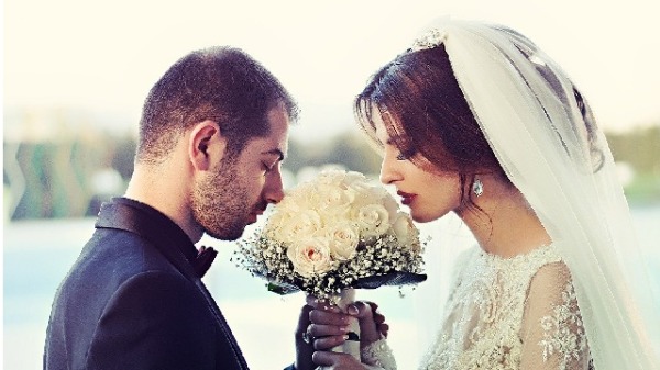 结婚照会直接对婚姻产生极大的风水意义。
