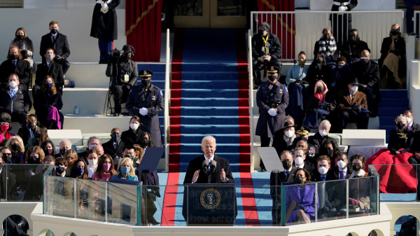 美國民主黨總統候選人喬.拜登（Joe Biden）在史無前例的選舉爭議以及公共衛生與經濟危機中宣誓就任美國第46任總統。在就職典禮上，拜登承認他面臨艱鉅任務。